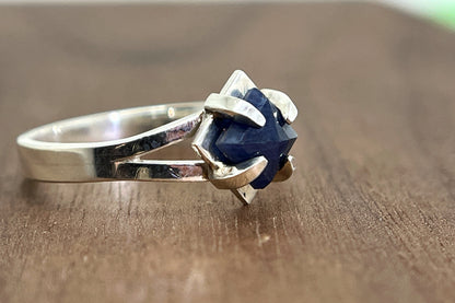 prong ring / sapphire / size 7