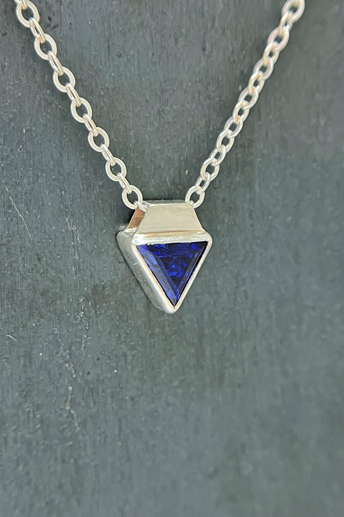 tiny triangle / sapphire