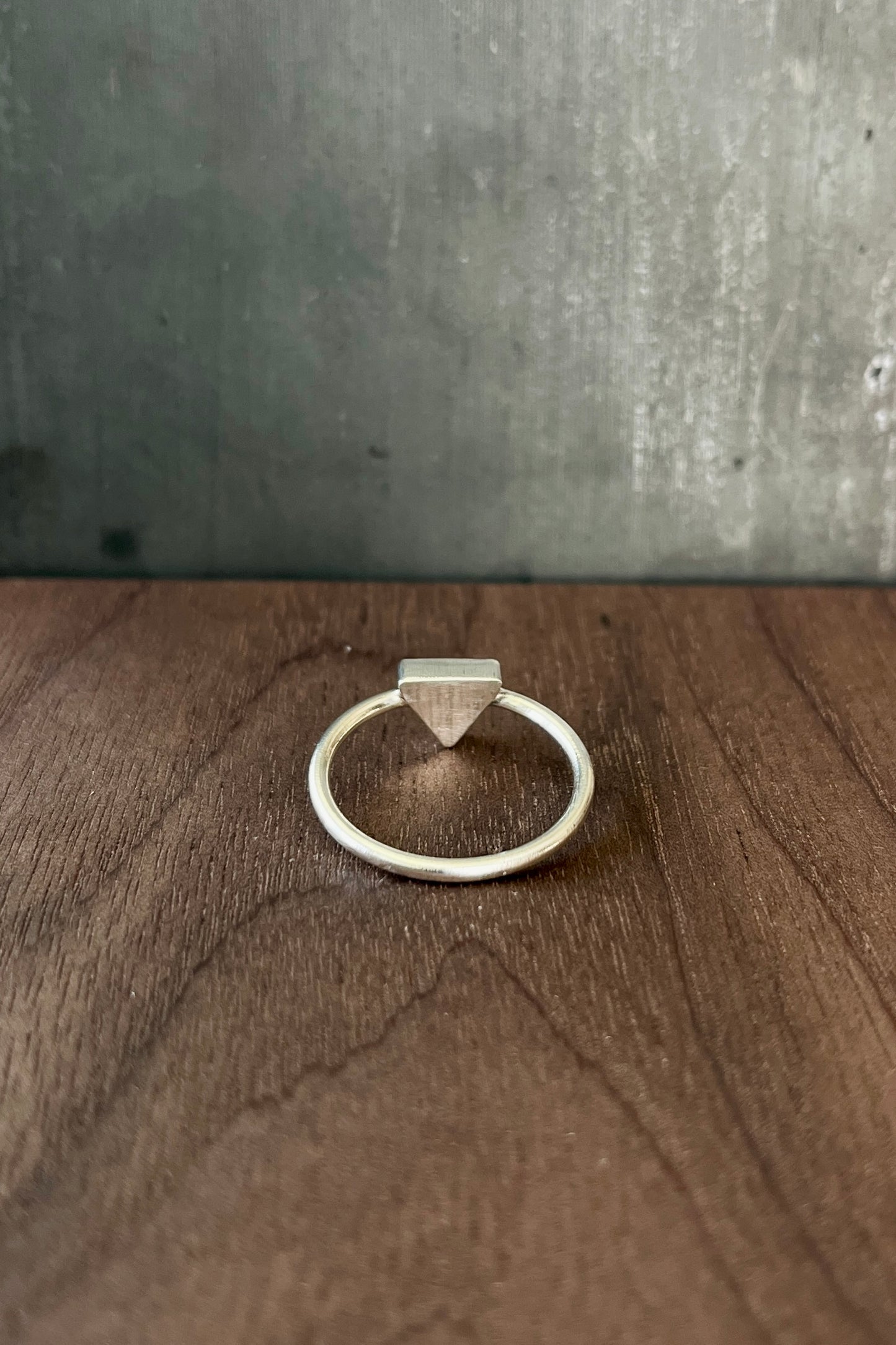 tiny triangle ring / lapis lazuli / size 7