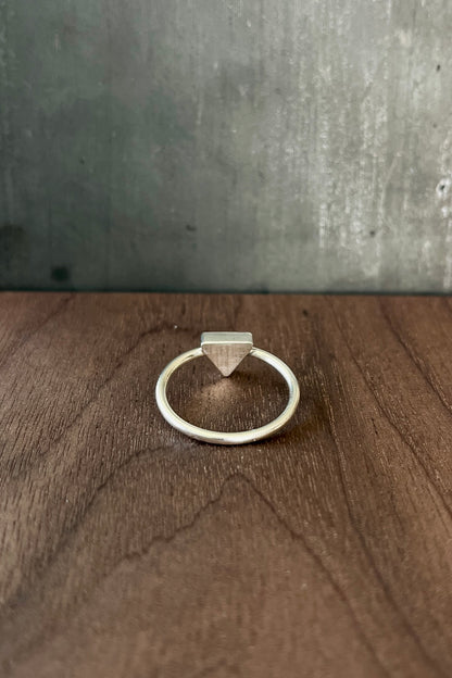 tiny triangle ring / lapis lazuli / size 7