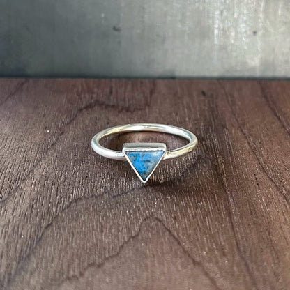 tiny triangle ring / lapis lazuli / size 7