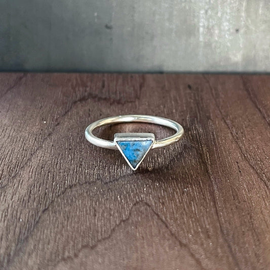 tiny triangle ring / lapis lazuli / size 7