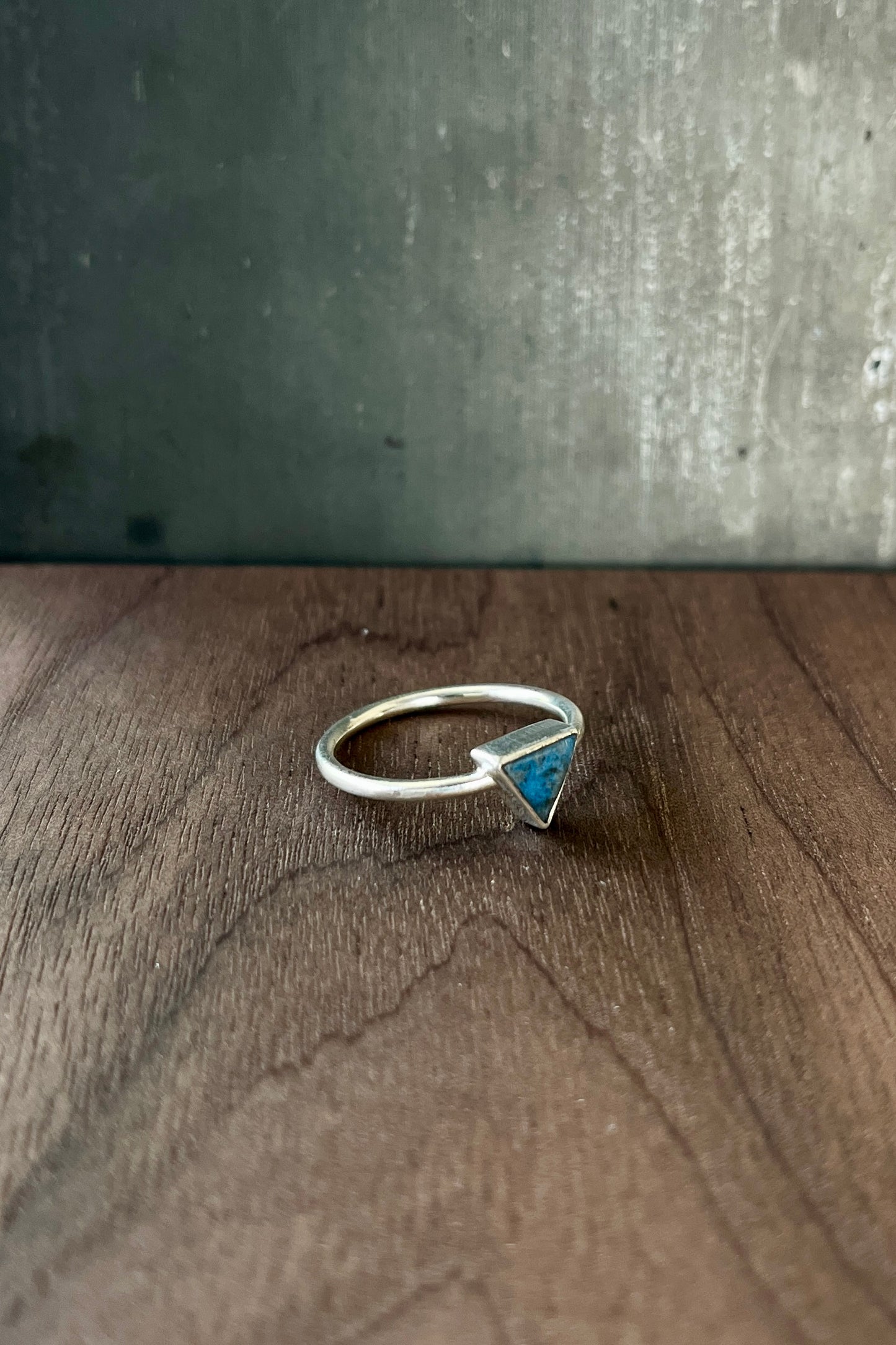 tiny triangle ring / lapis lazuli / size 7