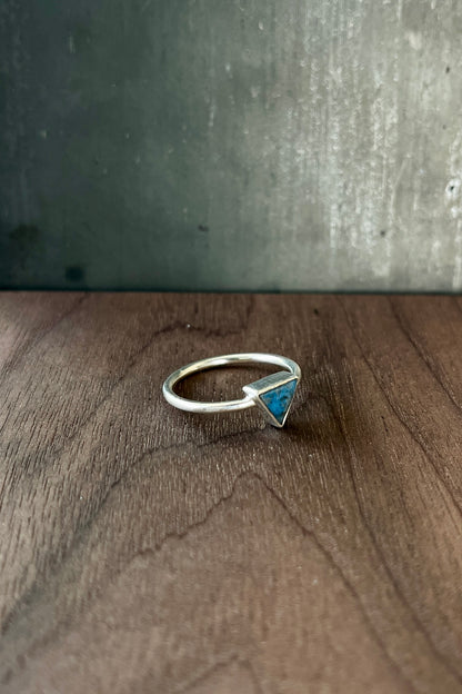 tiny triangle ring / lapis lazuli / size 7