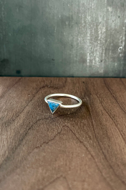 tiny triangle ring / lapis lazuli / size 7