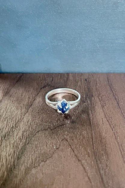 prong ring / sapphire / size 7