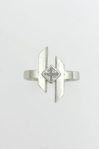 medium warp ring / white cubic zirconia / size 7