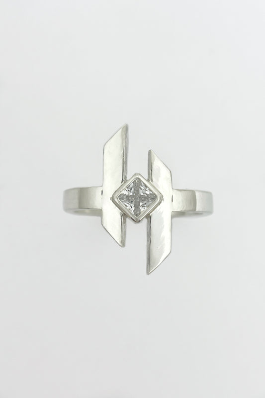 medium warp ring / white cubic zirconia / size 7