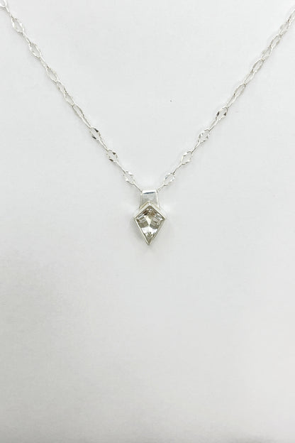 kite necklace / ice quartz