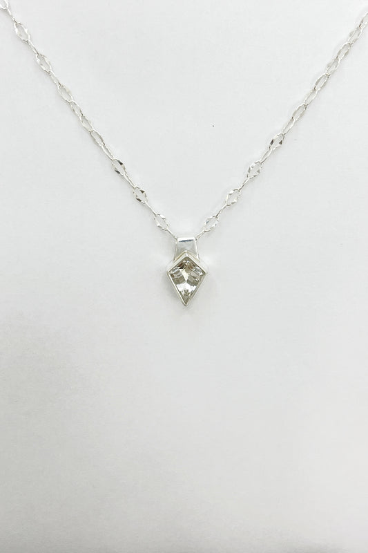 kite necklace / ice quartz