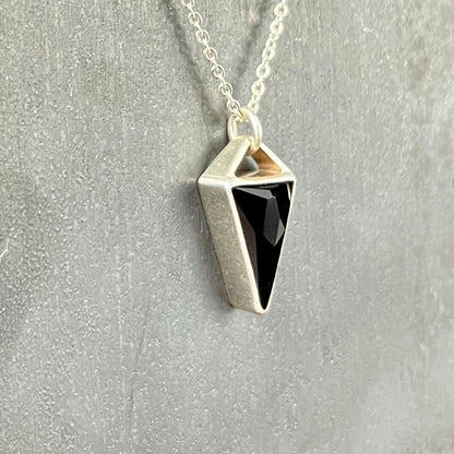 long triangle / onyx