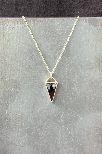 long triangle / onyx