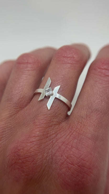 small warp ring / white cubic zirconia / size 7
