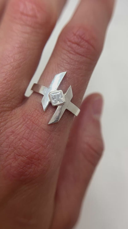 medium warp ring / white cubic zirconia / size 7