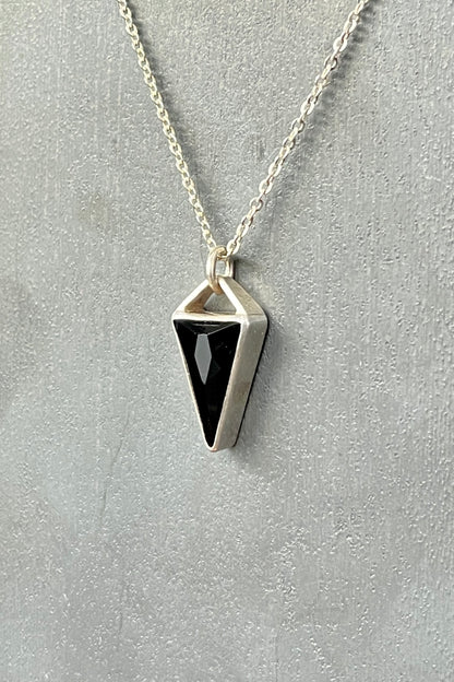 long triangle / onyx