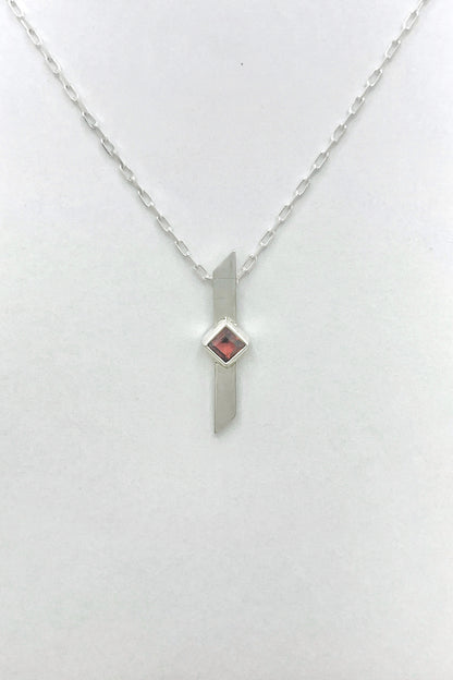 warp necklace / garnet