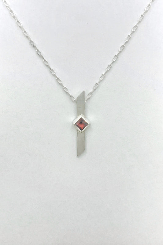 warp necklace / garnet